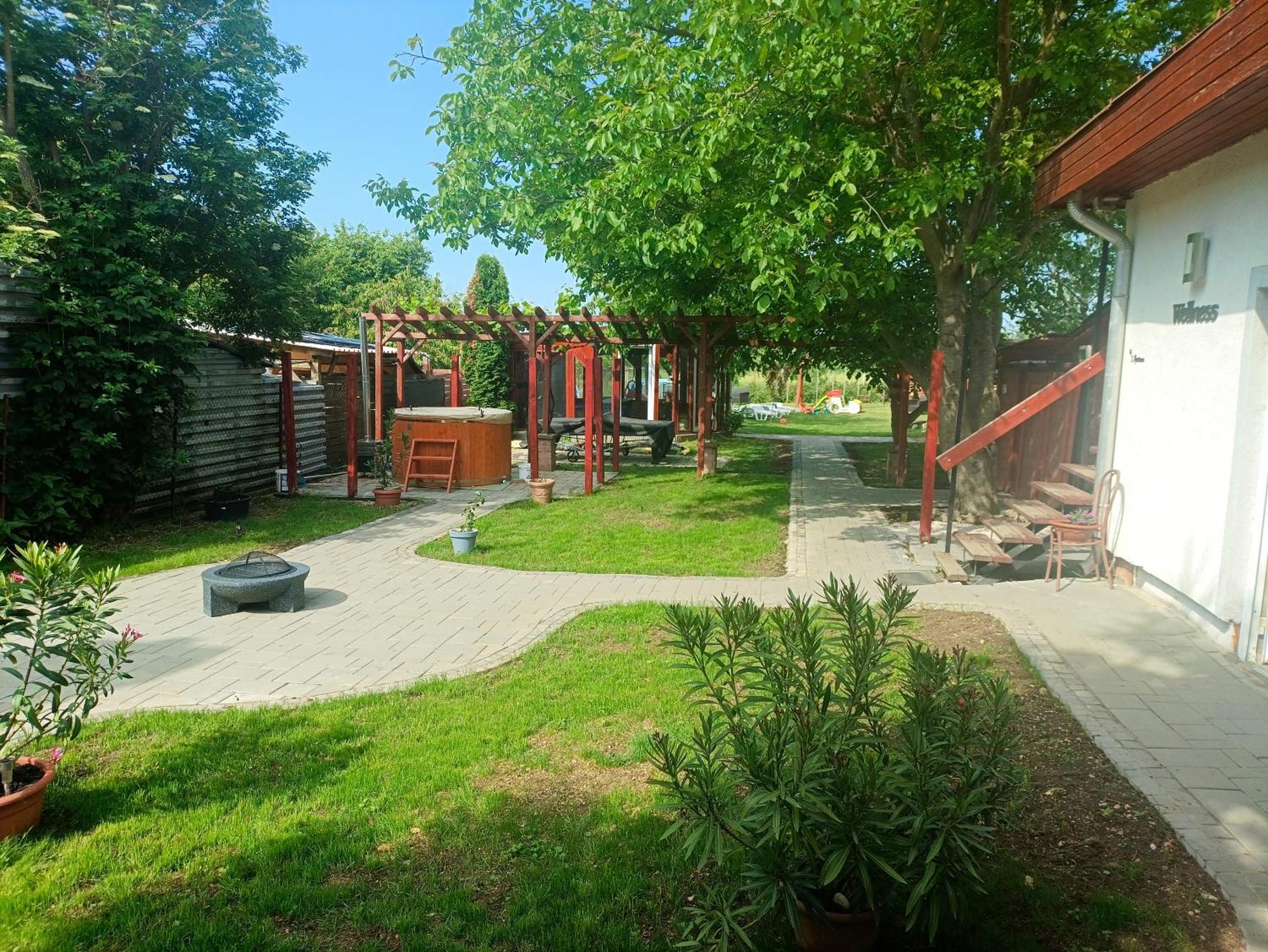 Robitel Wellness Vendeghaz Veszprem-Gyulafiratot Hotel Exterior photo