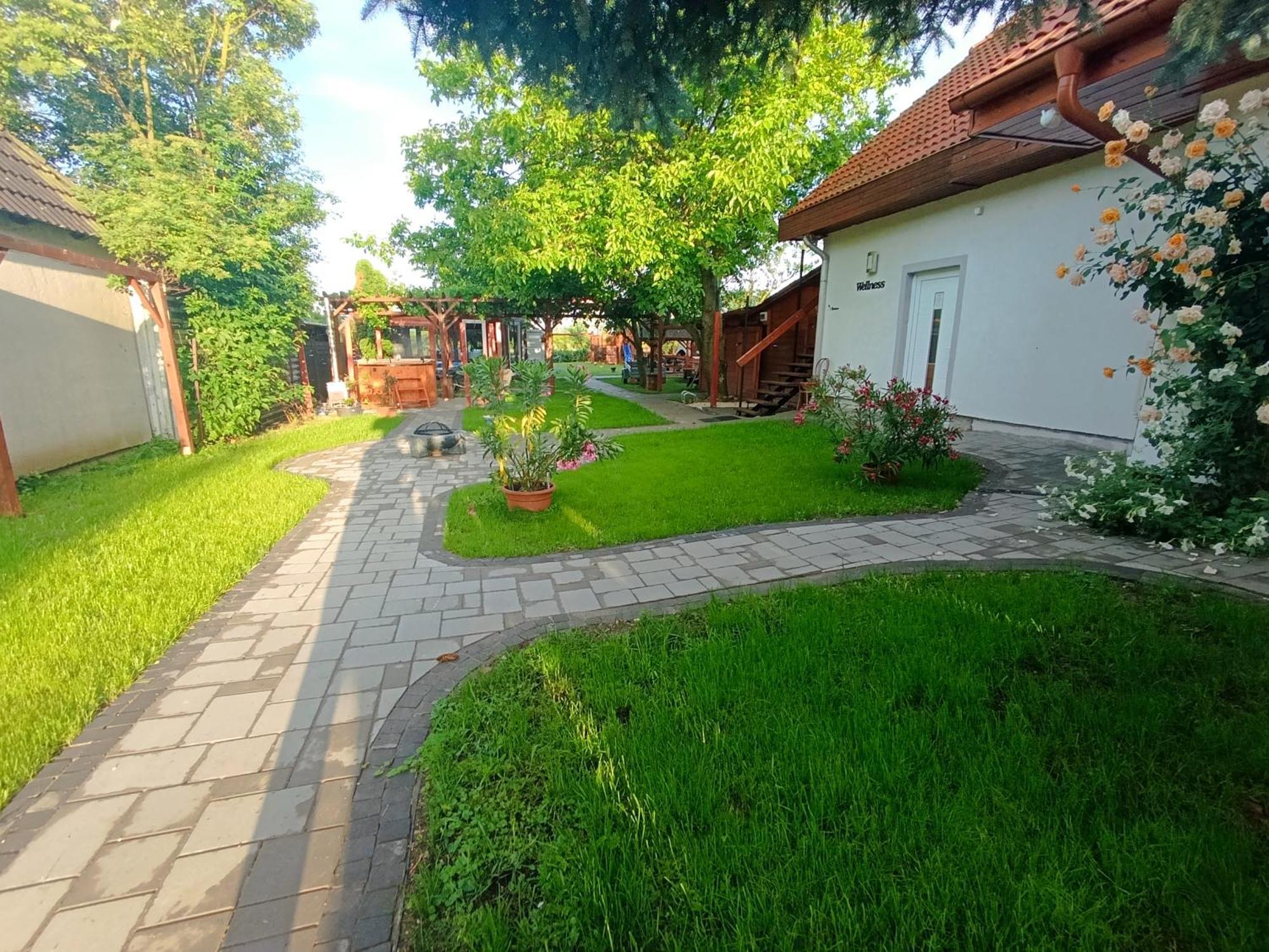 Robitel Wellness Vendeghaz Veszprem-Gyulafiratot Hotel Exterior photo